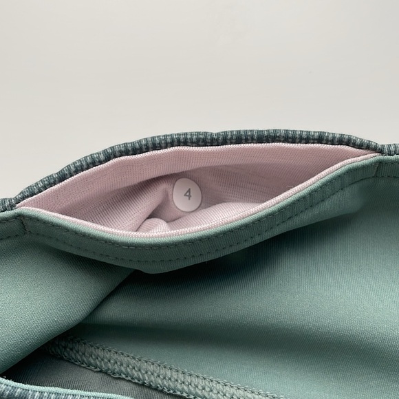 Lululemon leggings- Full length Size 4 - Picture 7 of 9